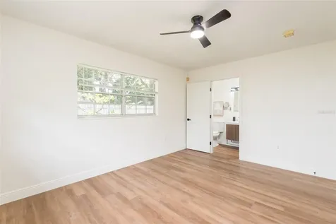 2421 Linsey Street Tampa FL 33605