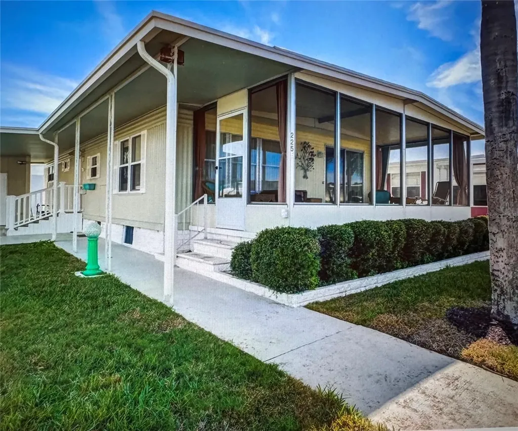 225 Dixie Lane Tarpon Springs FL 34689