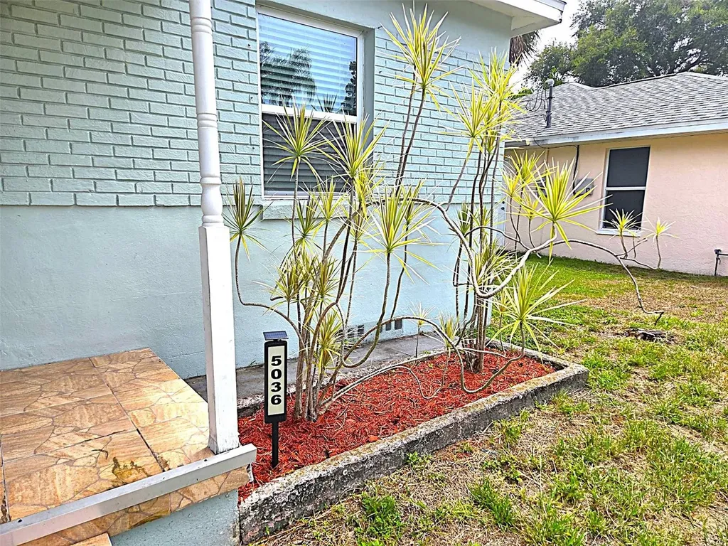 5036 Oxford Avenue N St Petersburg FL 33710