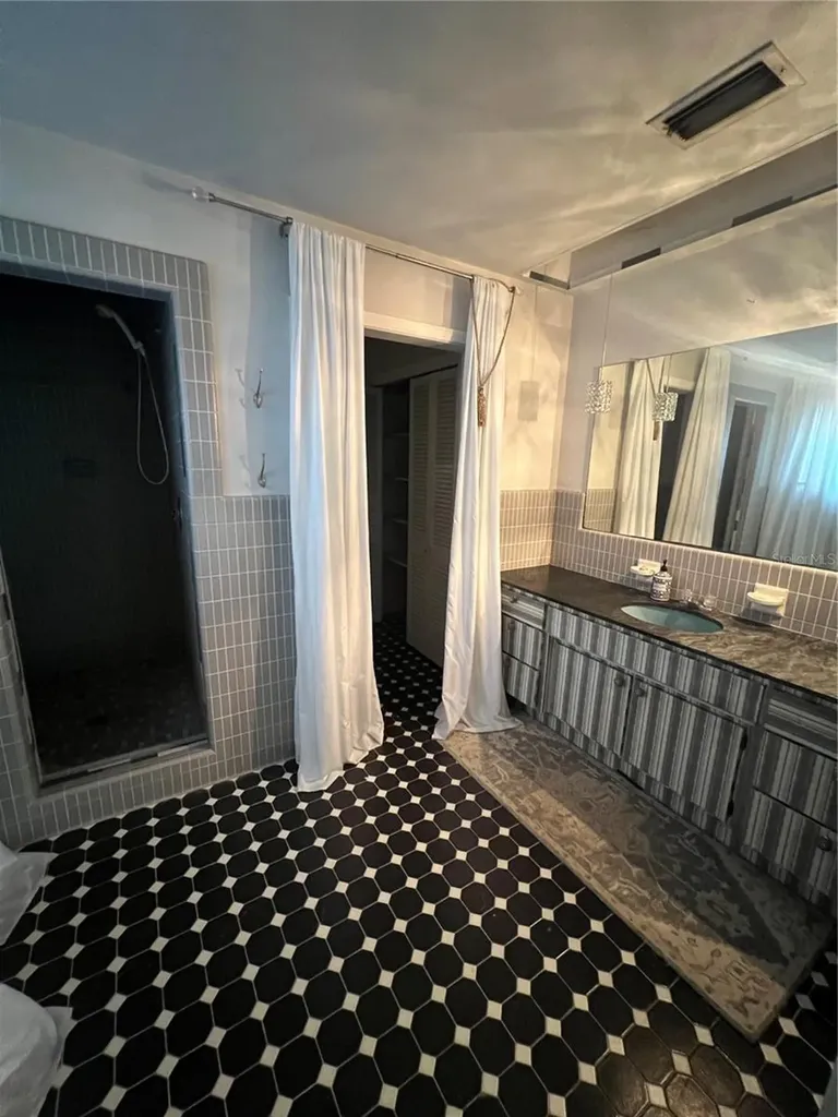 425 Craig Drive Tarpon Springs FL 34689