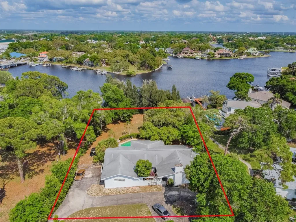 425 Craig Drive Tarpon Springs FL 34689