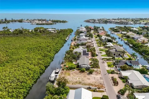 508 77th Street Bradenton Beach FL 34217