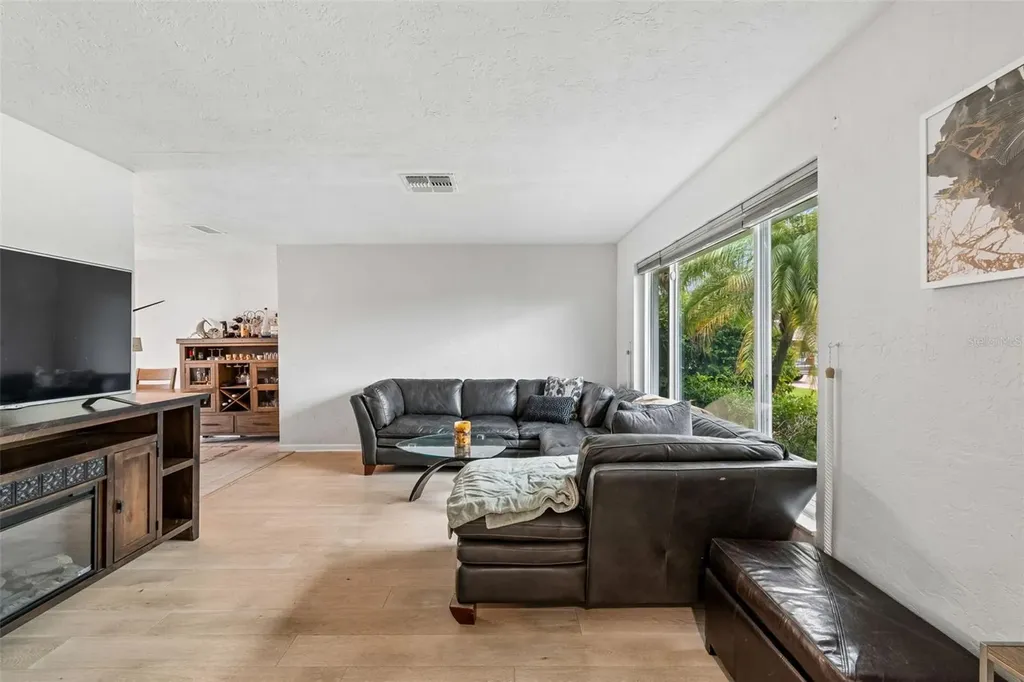 1473 50th Avenue NE St Petersburg FL 33703