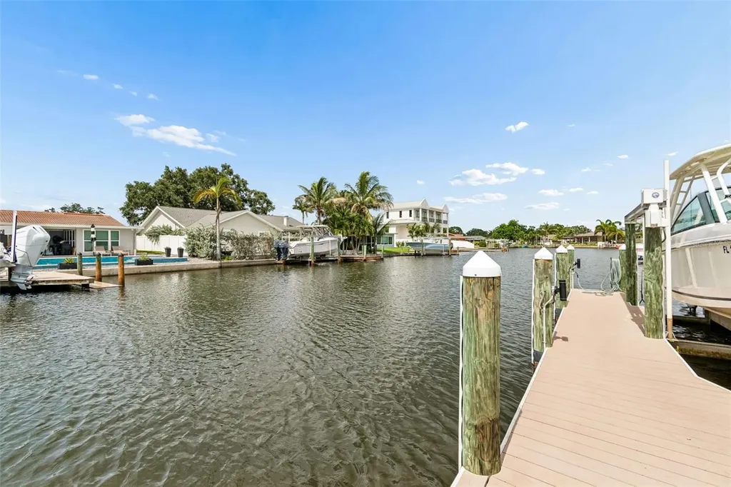 1473 50th Avenue NE St Petersburg FL 33703