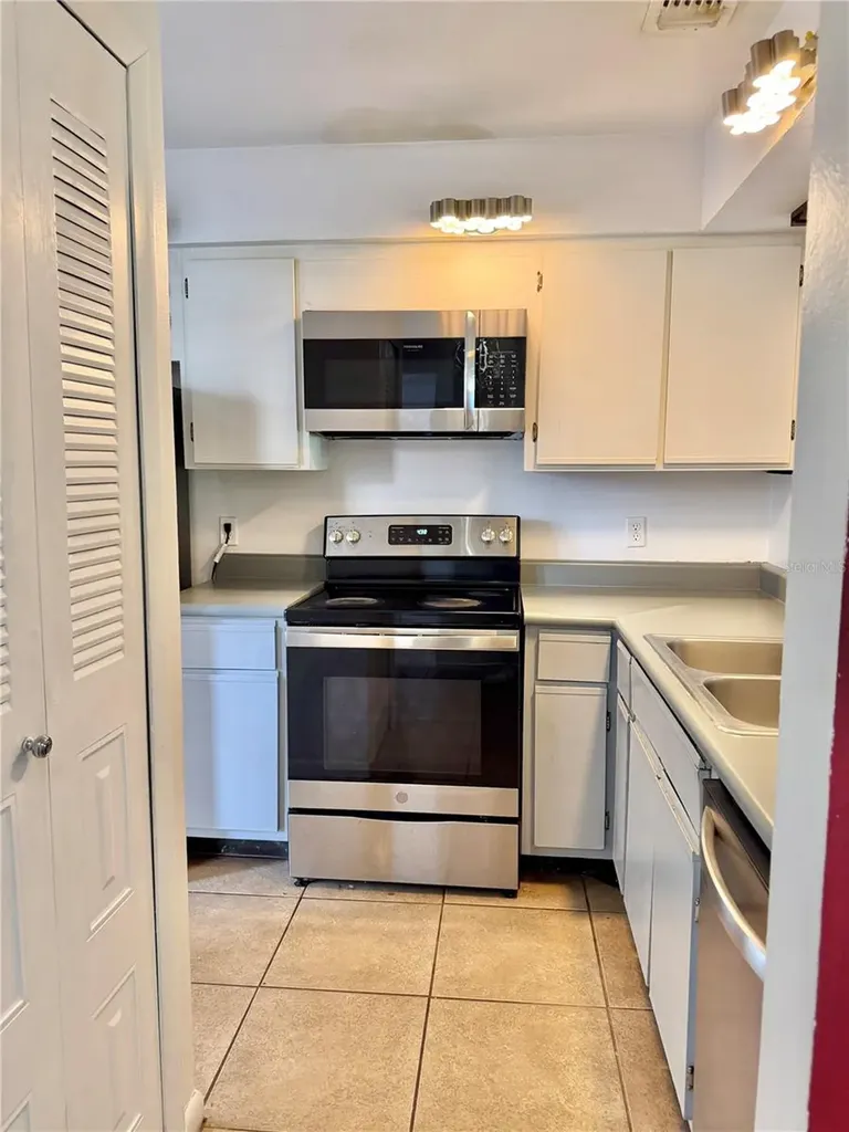 3036 S Semoran Boulevard Orlando FL 32822