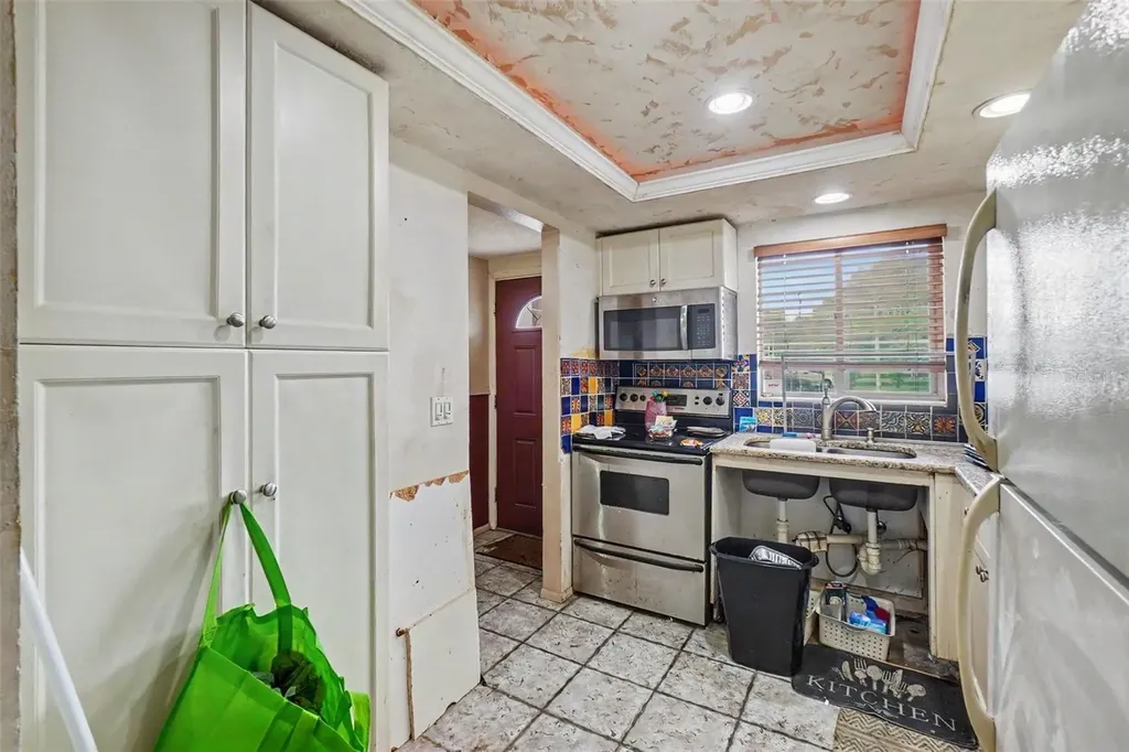 4009 Lake Bayshore Drive Bradenton FL 34205