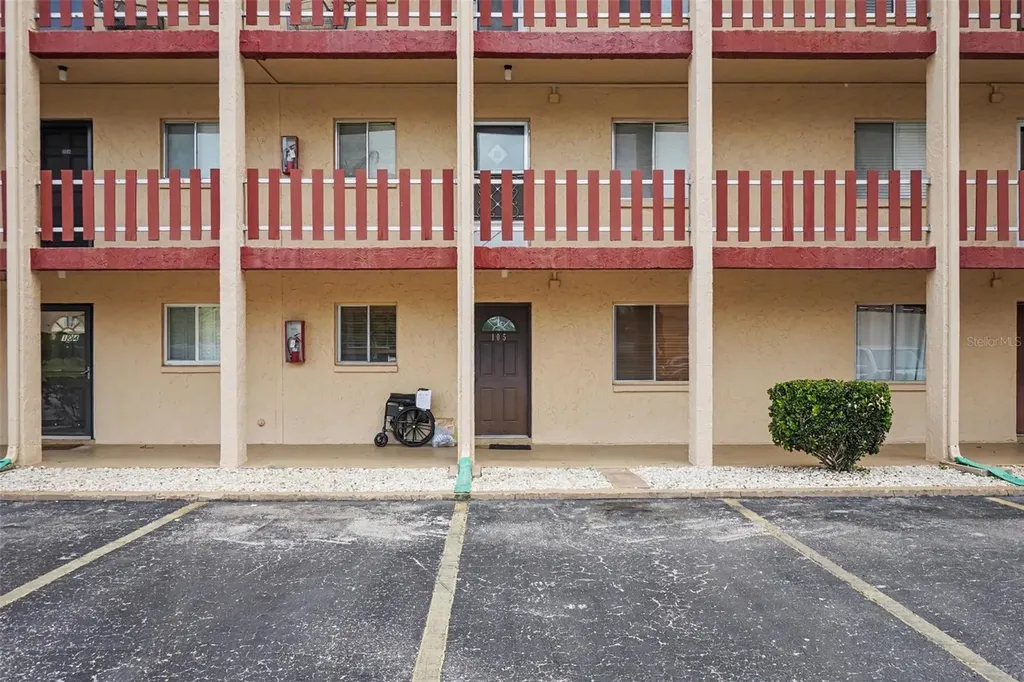 4009 Lake Bayshore Drive Bradenton FL 34205