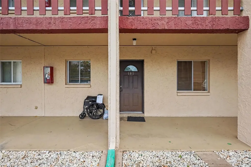 4009 Lake Bayshore Drive Bradenton FL 34205