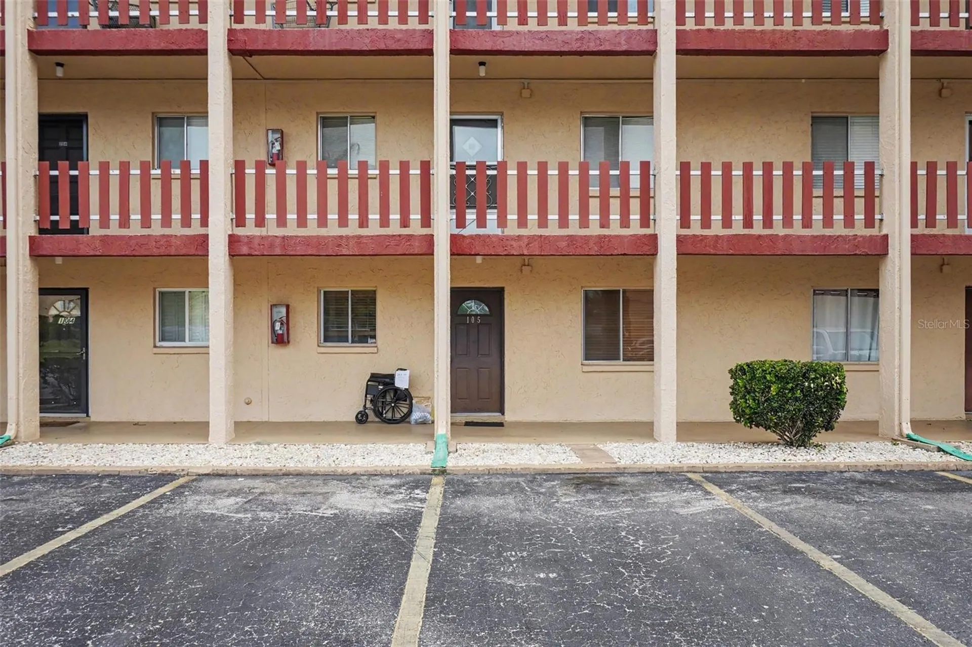4009 Lake Bayshore Drive Bradenton FL 34205