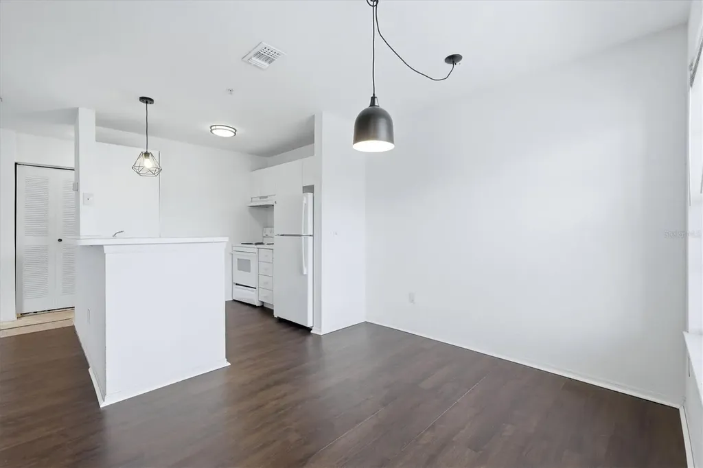 850 S Tamiami Trail Sarasota FL 34236