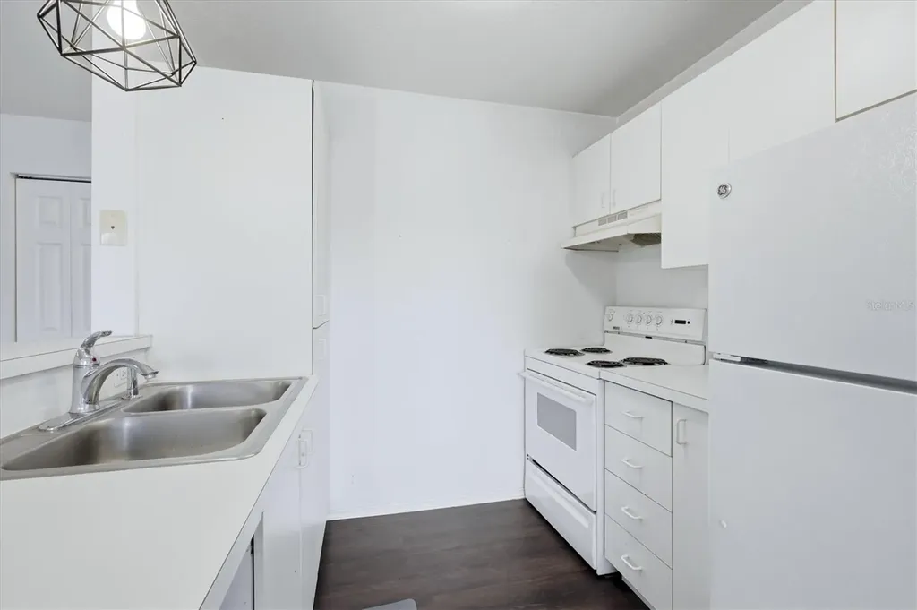 850 S Tamiami Trail Sarasota FL 34236