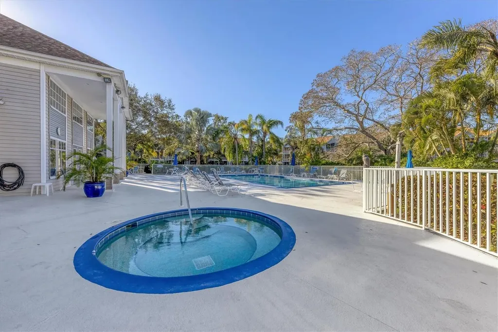 850 S Tamiami Trail Sarasota FL 34236
