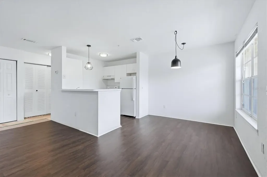 850 S Tamiami Trail Sarasota FL 34236