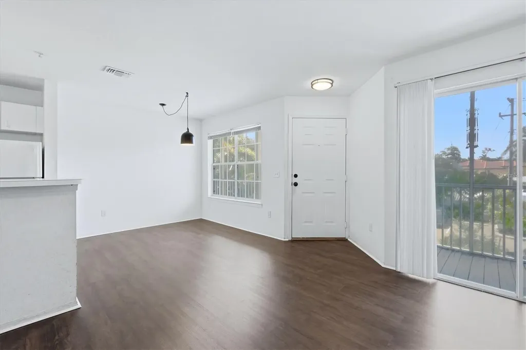 850 S Tamiami Trail Sarasota FL 34236