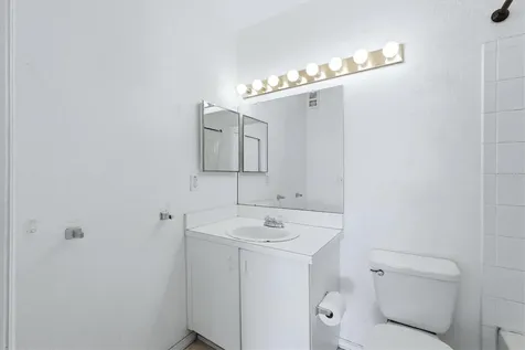 850 S Tamiami Trail Sarasota FL 34236