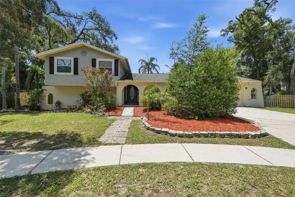 1200 Lake Valrico Lane Valrico FL 33594