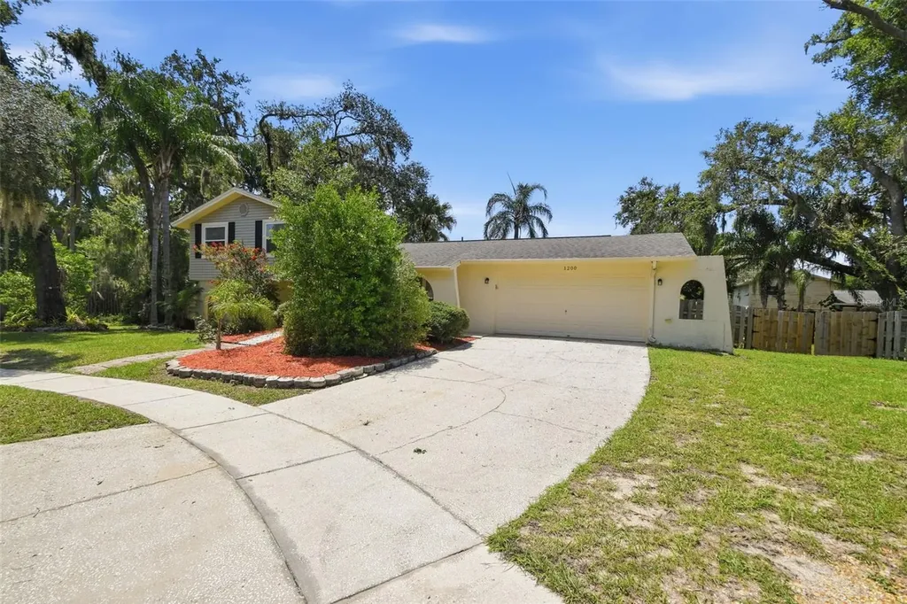 1200 Lake Valrico Lane Valrico FL 33594
