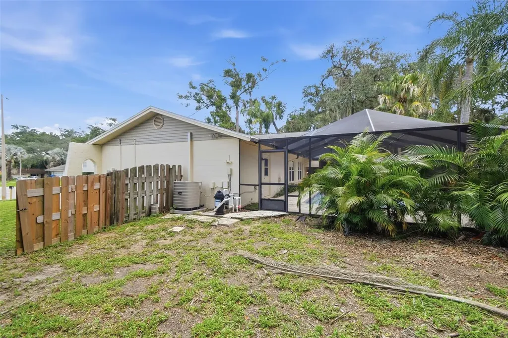 1200 Lake Valrico Lane Valrico FL 33594