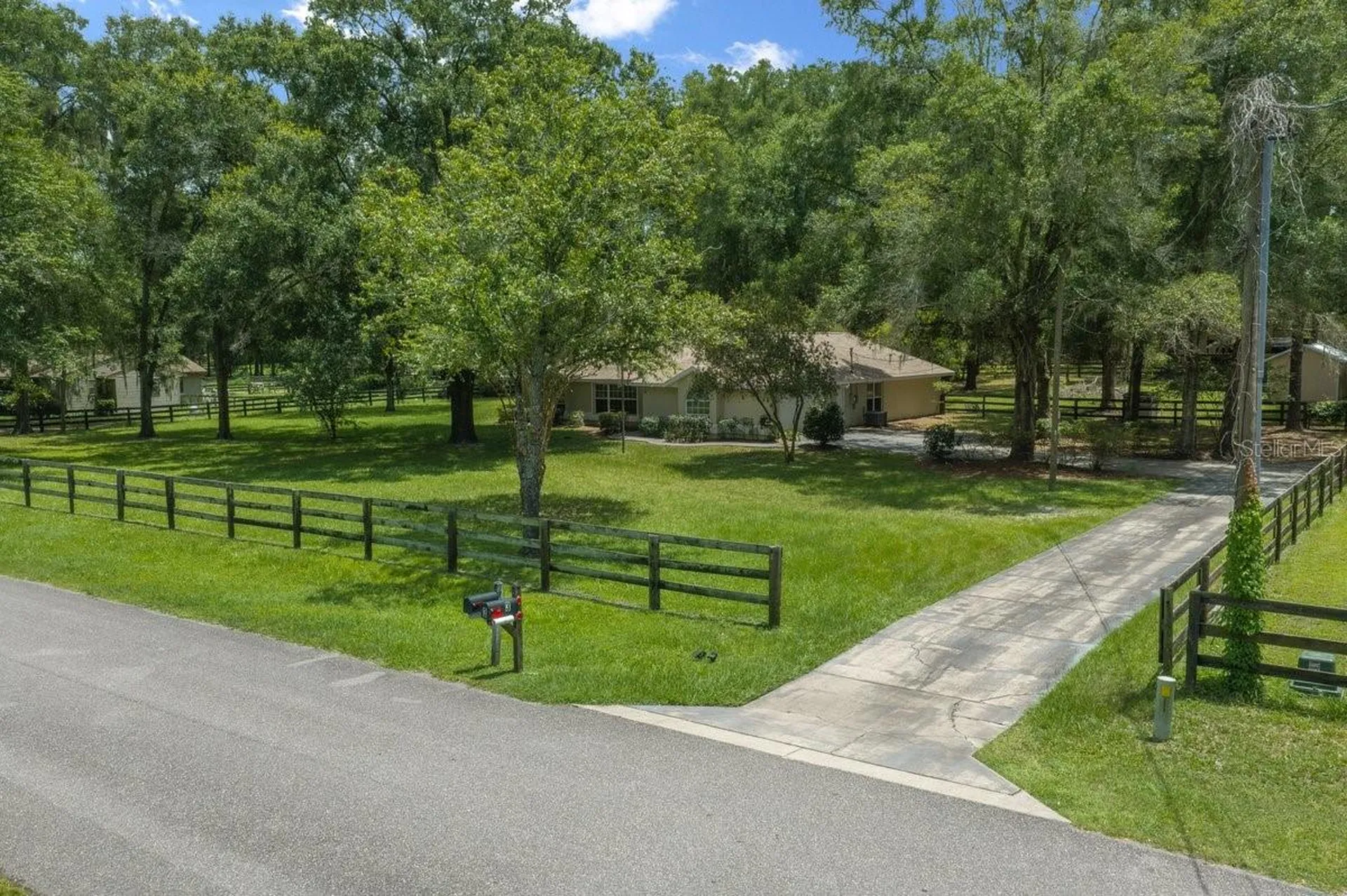 4 Hialeah Drive Ocala FL 34482