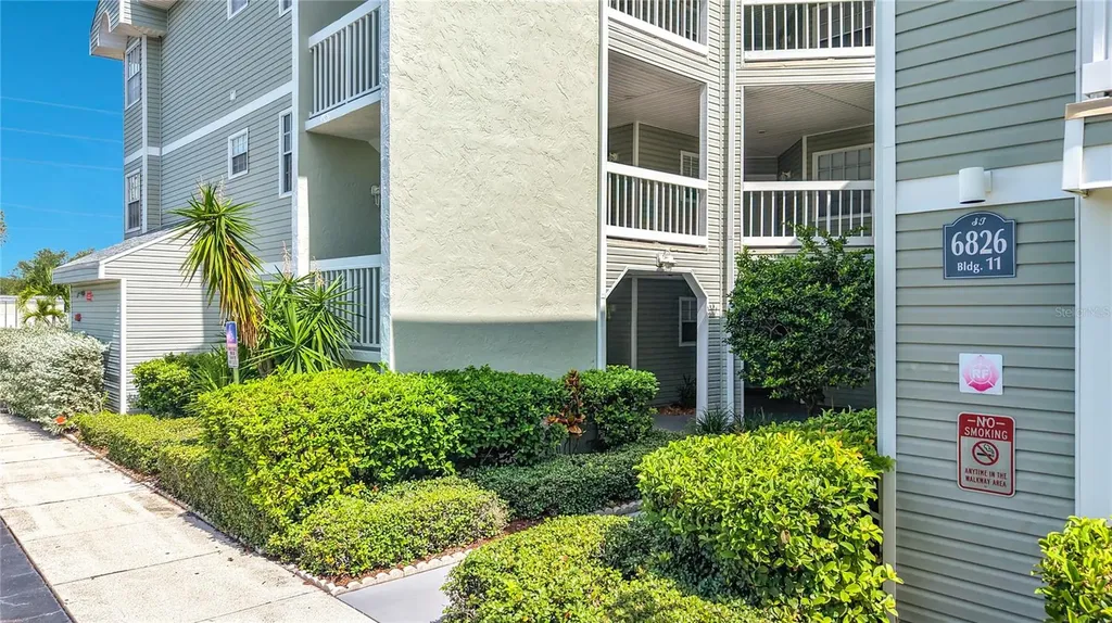6826 Stones Throw Circle N St Petersburg FL 33710