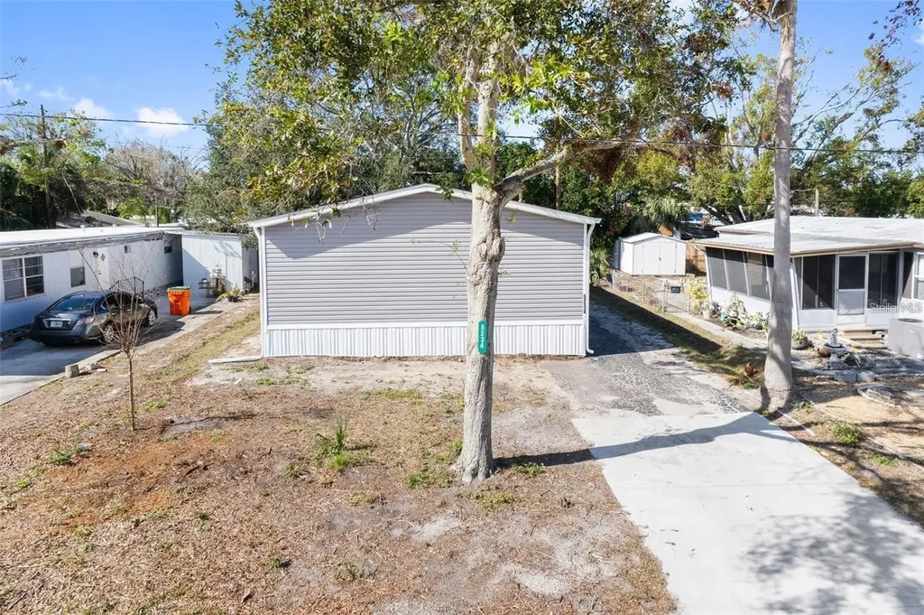 5234 Yellow Pine Street N St Petersburg FL 33709