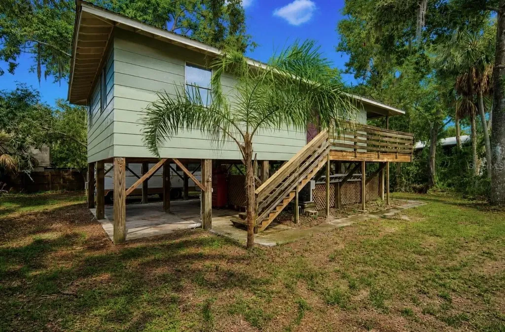707 George Street S Tarpon Springs FL 34688