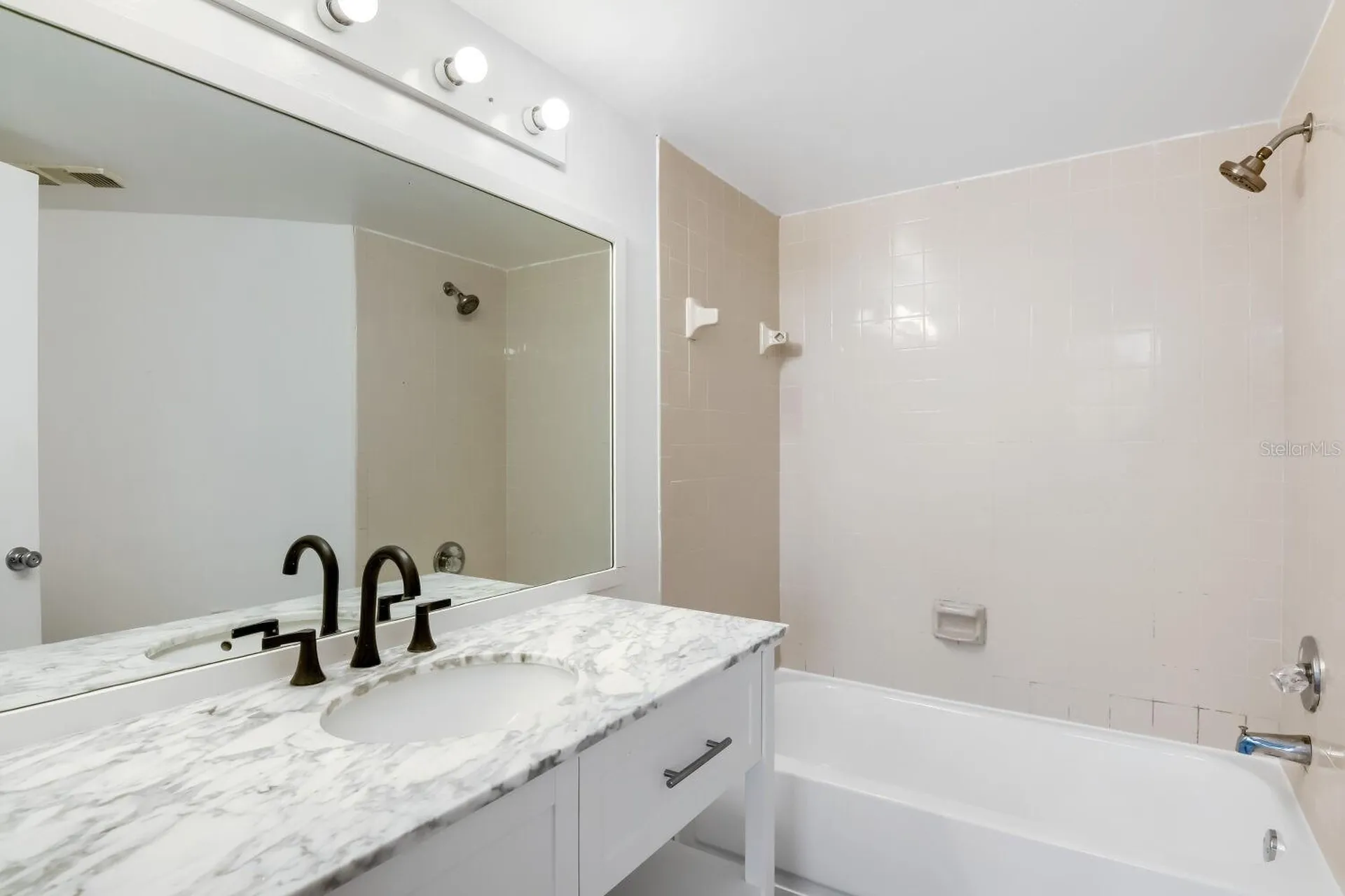 210 Lake Pointe Condo Five Drive Oakland Park FL 33309