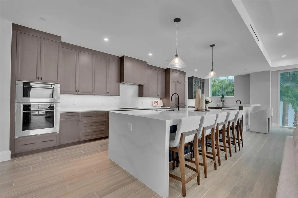 70 Avenida Veneccia Sarasota FL 34242