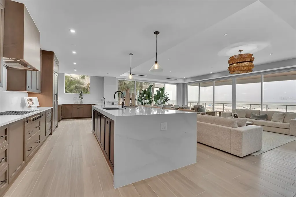 70 Avenida Veneccia Sarasota FL 34242