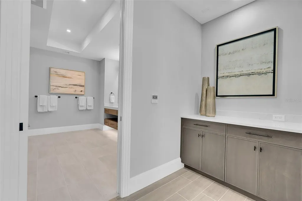 70 Avenida Veneccia Sarasota FL 34242