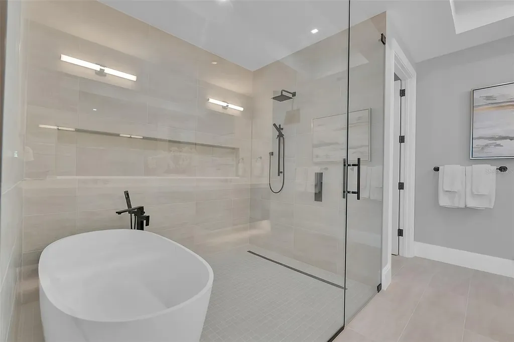 70 Avenida Veneccia Sarasota FL 34242