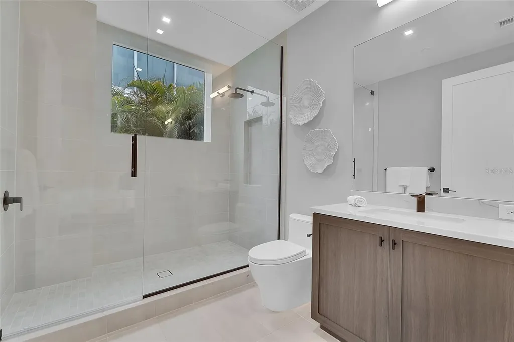 70 Avenida Veneccia Sarasota FL 34242