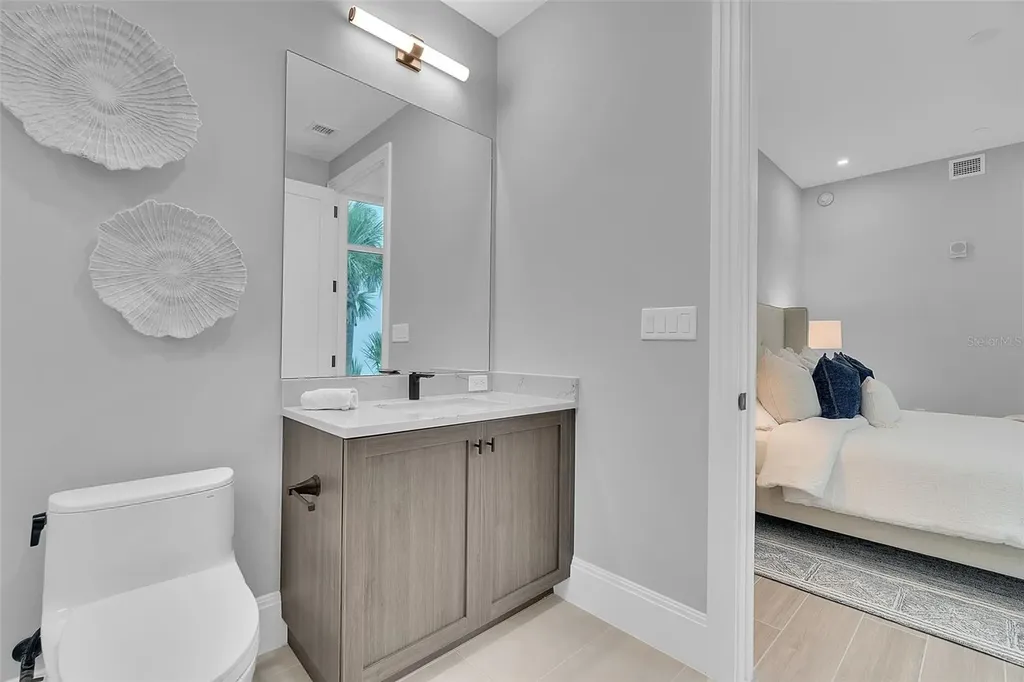 70 Avenida Veneccia Sarasota FL 34242