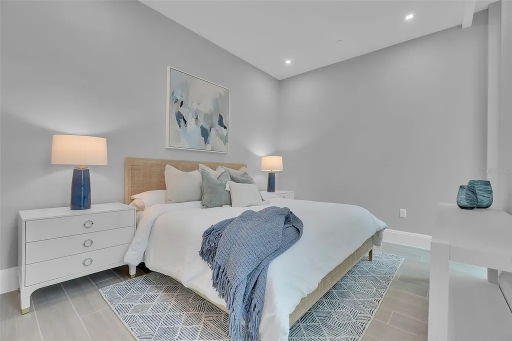70 Avenida Veneccia Sarasota FL 34242