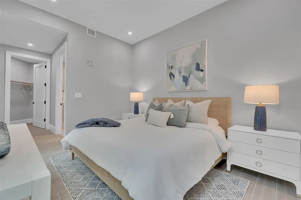 70 Avenida Veneccia Sarasota FL 34242