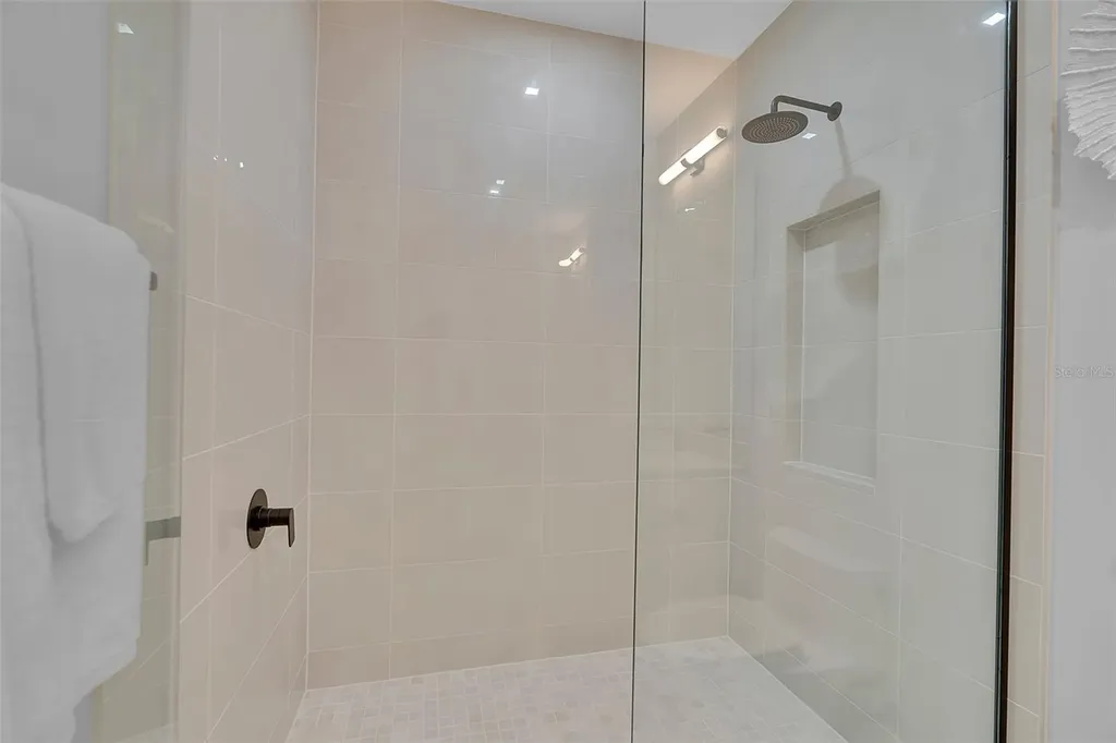 70 Avenida Veneccia Sarasota FL 34242