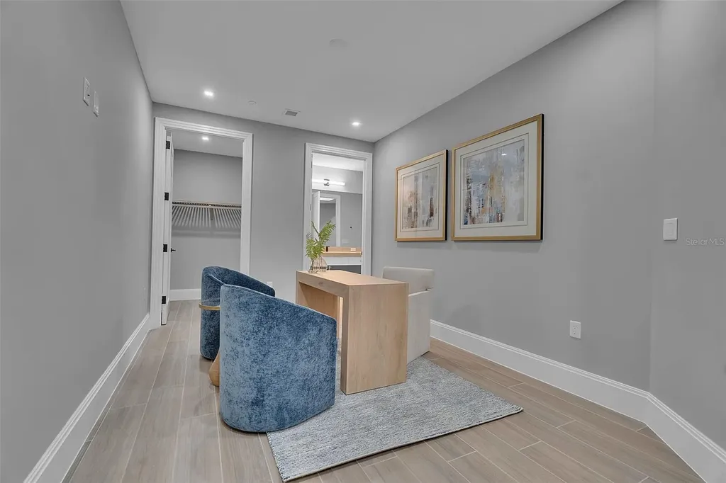 70 Avenida Veneccia Sarasota FL 34242