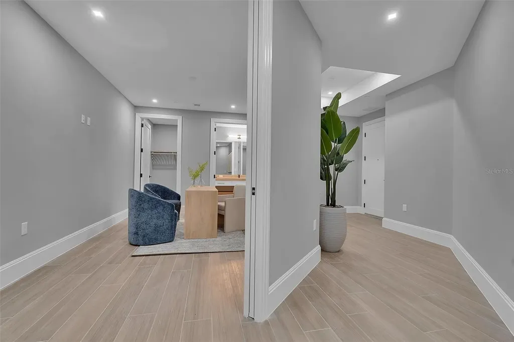 70 Avenida Veneccia Sarasota FL 34242