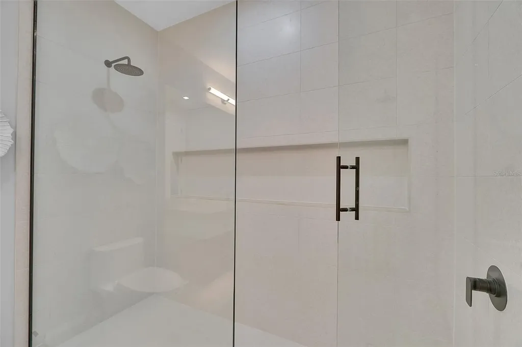 70 Avenida Veneccia Sarasota FL 34242