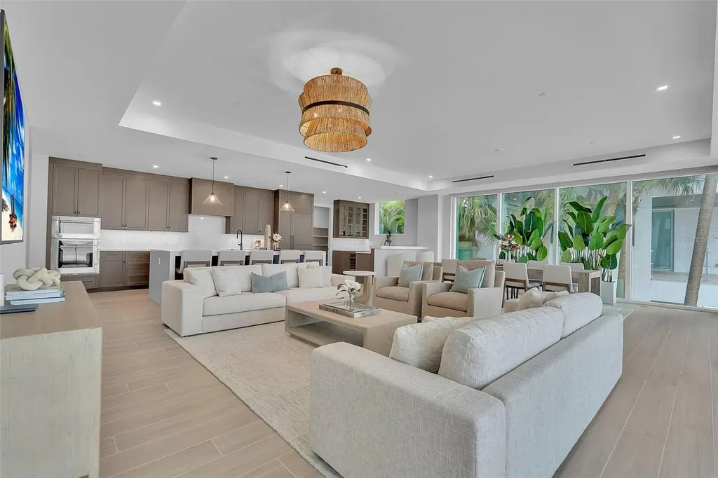 70 Avenida Veneccia Sarasota FL 34242