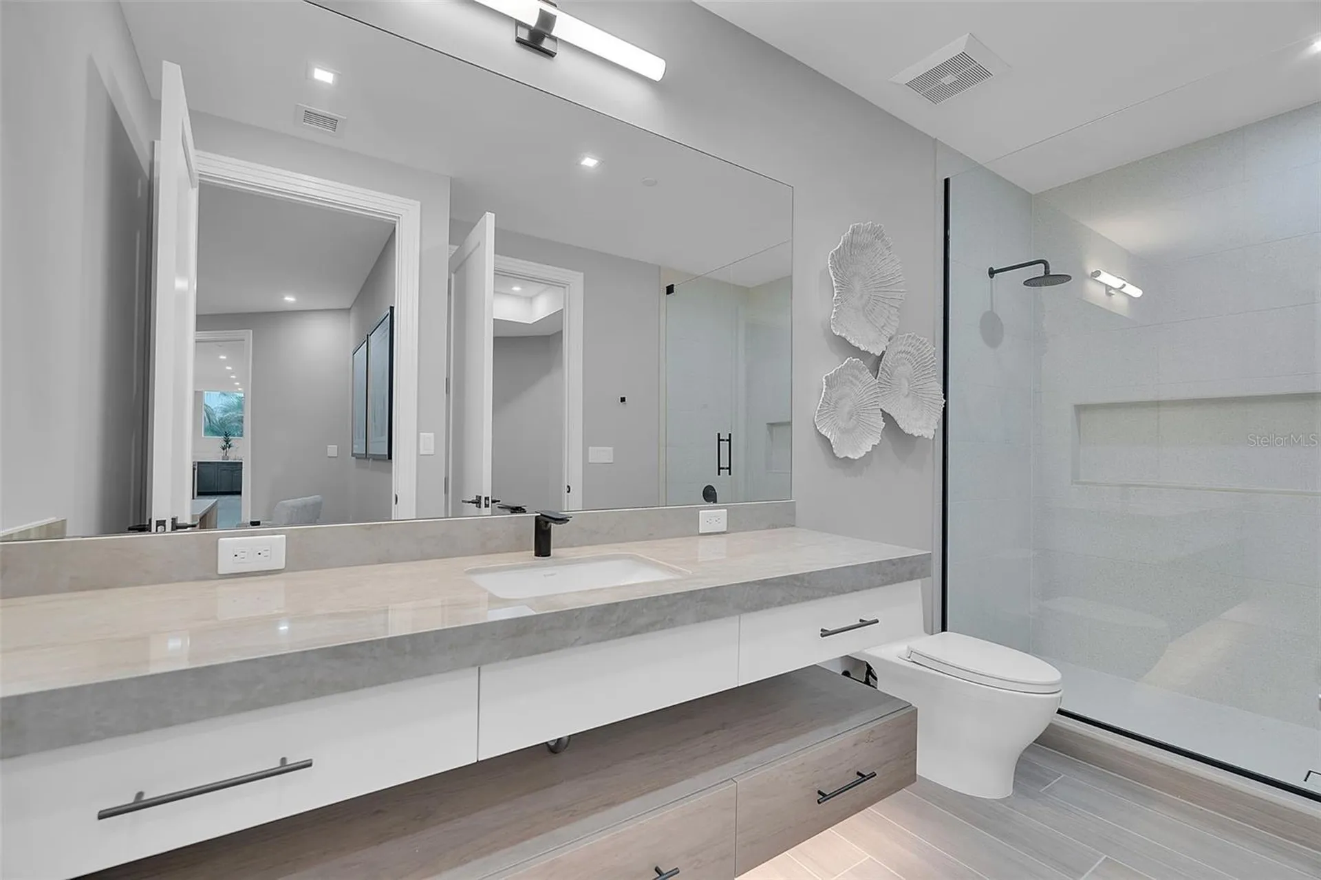 70 Avenida Veneccia Sarasota FL 34242