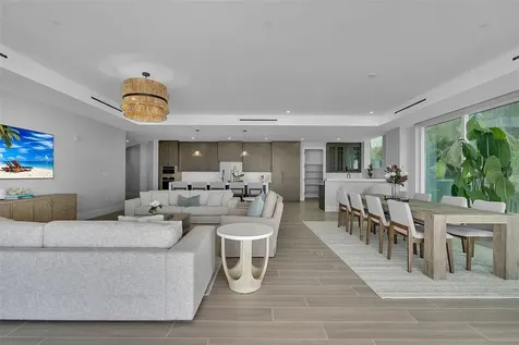 70 Avenida Veneccia Sarasota FL 34242