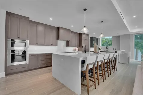 70 Avenida Veneccia Sarasota FL 34242