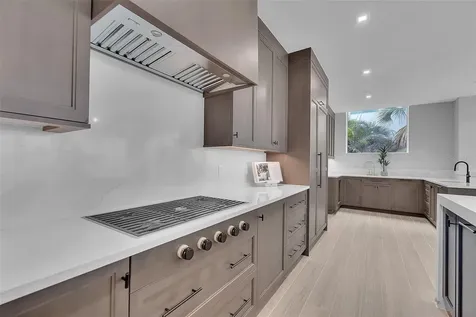 70 Avenida Veneccia Sarasota FL 34242