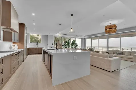 70 Avenida Veneccia Sarasota FL 34242