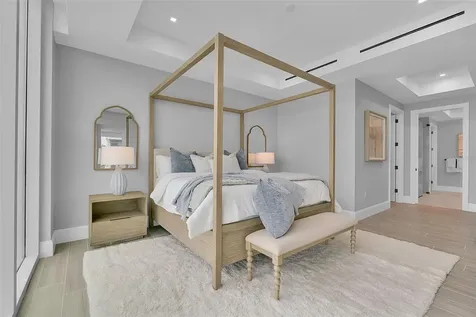 70 Avenida Veneccia Sarasota FL 34242