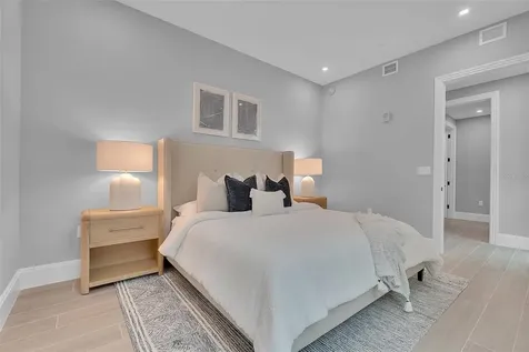 70 Avenida Veneccia Sarasota FL 34242