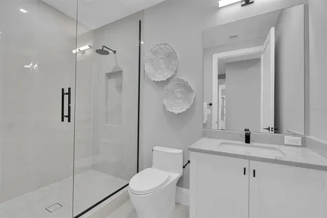 70 Avenida Veneccia Sarasota FL 34242
