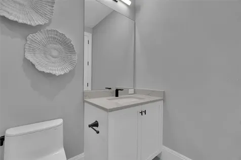 70 Avenida Veneccia Sarasota FL 34242