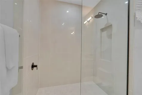 70 Avenida Veneccia Sarasota FL 34242